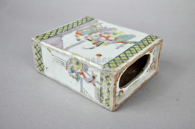 粉彩仕女圖瓷枕藏品圖，第4張