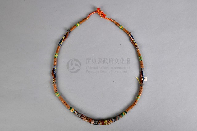 黑絨布女性服飾-琉璃珠飾藏品圖，第2張