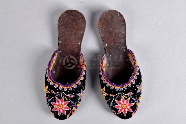 黑底串珠繡花拖鞋藏品圖，第2張