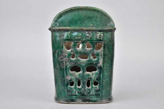 陶製紅胎綠釉鏤雕箸籠藏品圖，第2張