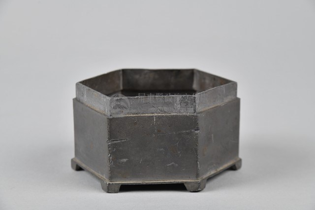 錫合金製六足素面單層粉餅盒-盒身藏品圖，第2張