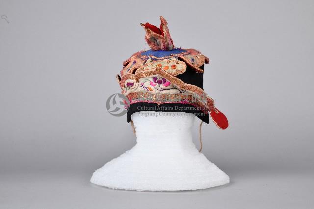 黑底花草刺繡童帽藏品圖，第2張