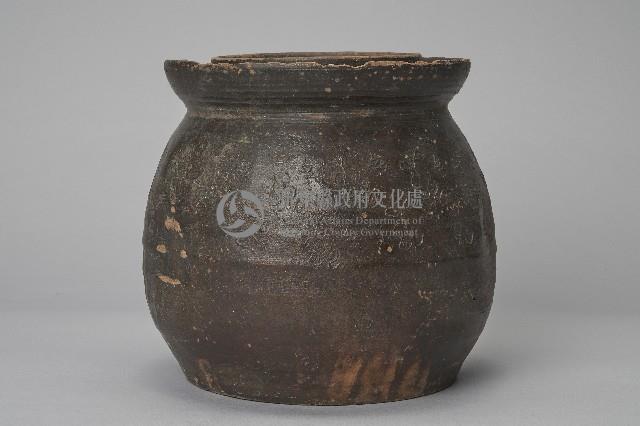 陶製紅胎黑釉有槽醃菜甕藏品圖，第2張