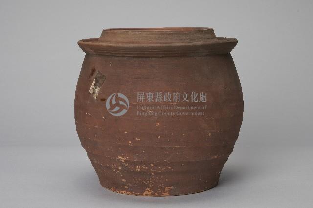 陶製紅胎素面有槽醃菜甕藏品圖，第2張
