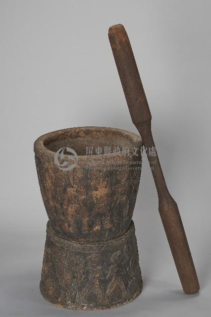 浮雕人像百步蛇木製杵臼組藏品圖，第2張