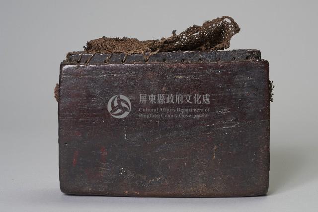 浮雕人面紋祈禱箱藏品圖，第2張