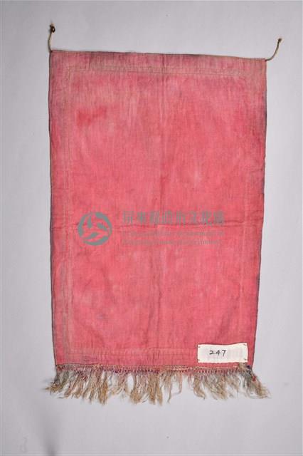 刺繡紅底花草人像鏡罩藏品圖，第2張