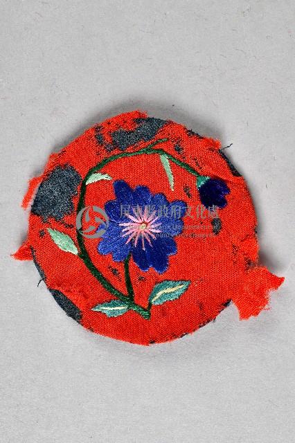 紅底花草刺繡看花藏品圖，第2張