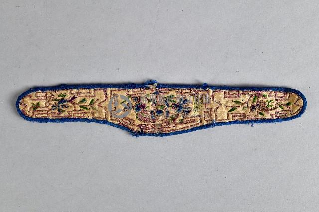 白底藍邊鳥繡花抹額藏品圖，第1張