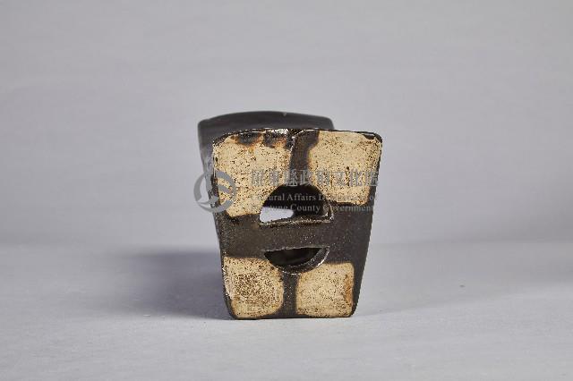 鏤雕葉紋雙一字陶枕藏品圖，第2張