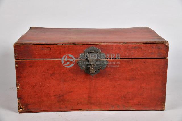 素面紅漆衣物箱藏品圖，第2張