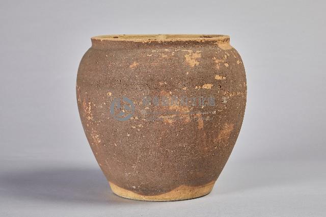 陶製紅胎褐色素面罐藏品圖，第2張