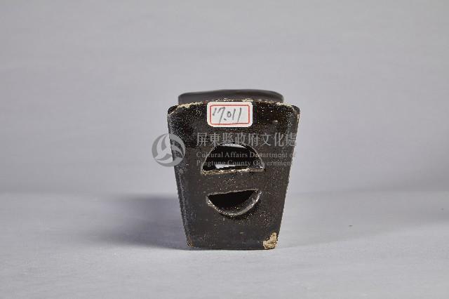 鏤雕葉紋雙一字陶枕藏品圖，第4張