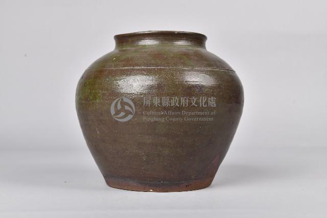 陶製紅紅胎暗青釉素面壺藏品圖，第2張