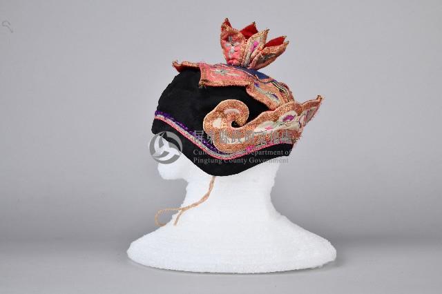 黑底花草刺繡童帽藏品圖，第3張