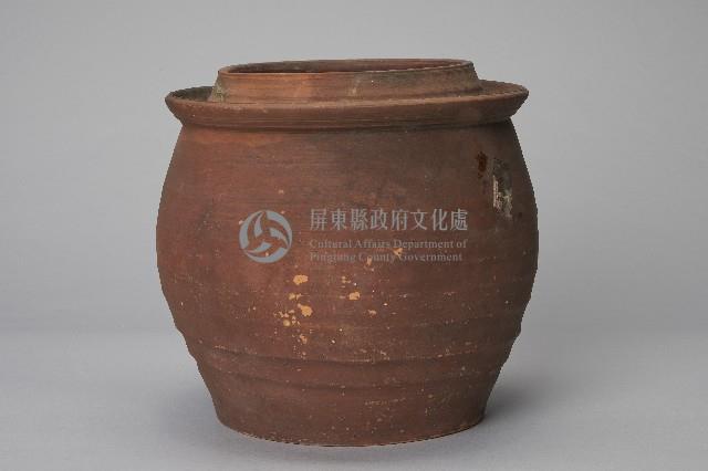 陶製紅胎素面有槽醃菜甕藏品圖，第3張
