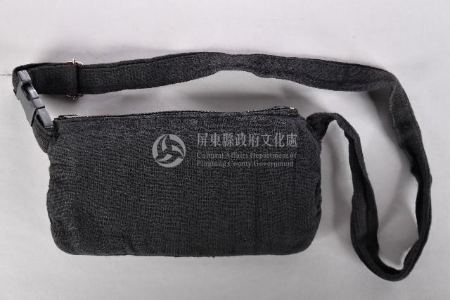 刺繡黑底拉鍊腰包藏品圖，第2張