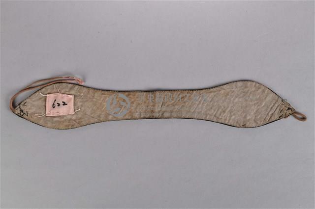 白底藍邊繡花鳥蝶抹額藏品圖，第2張