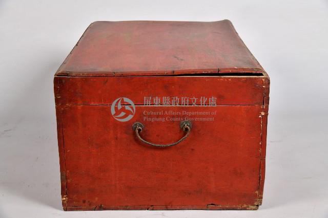 素面紅漆衣物箱藏品圖，第3張