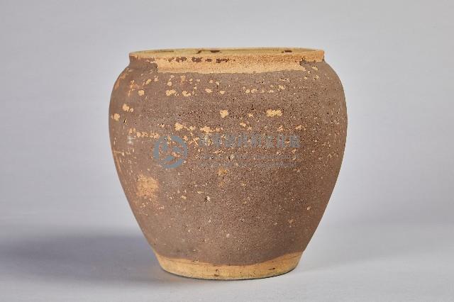陶製紅胎褐色素面罐藏品圖，第3張