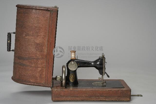 LEAD牌手搖式縫紉機藏品圖，第2張
