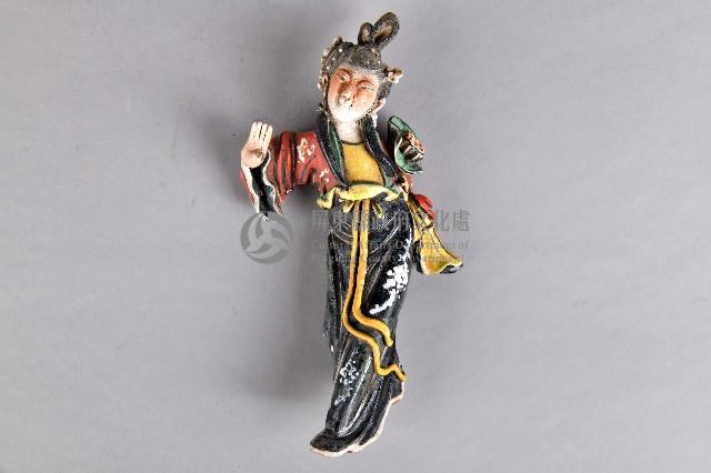 墨綠色宮裝女子像交趾陶藏品圖，第2張