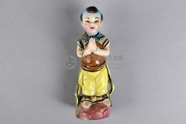 黃衣合掌童子像交趾陶藏品圖，第2張