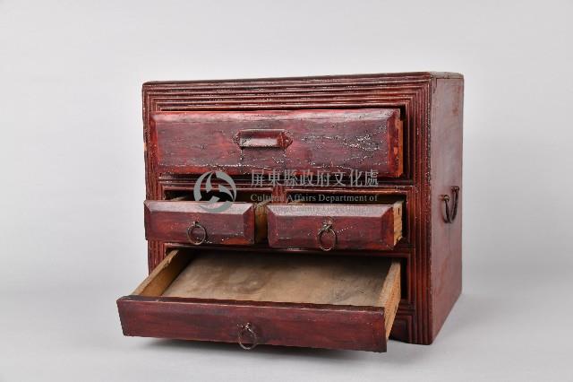 桌上型紅褐色木製三層櫃藏品圖，第6張