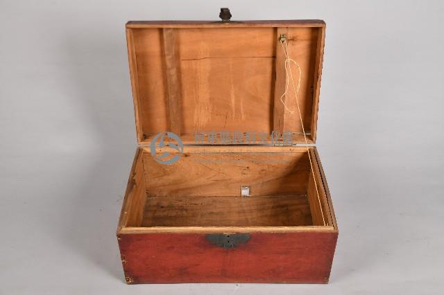 素面紅漆衣物箱藏品圖，第4張