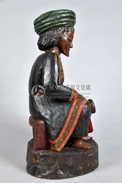 彩繪坐像盛裝女性巫師雕像藏品圖，第4張