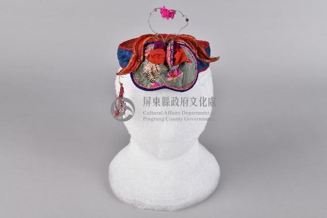 青底花草刺繡童帽藏品圖，第3張