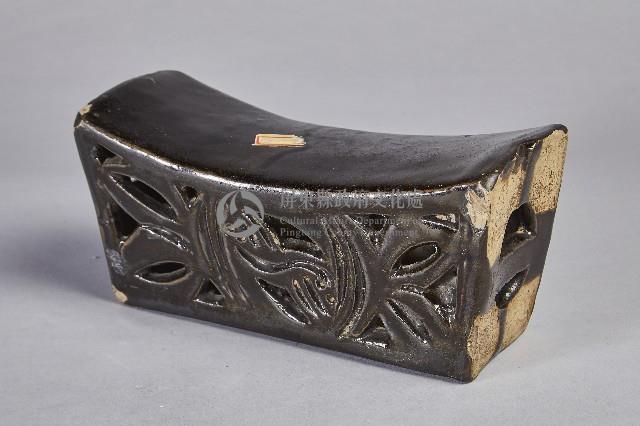 鏤雕葉紋雙一字陶枕藏品圖，第5張