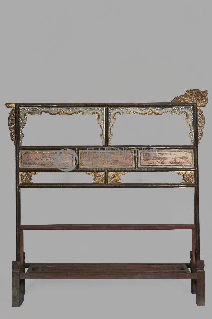 雕花墨繪木製衣架藏品圖，第1張