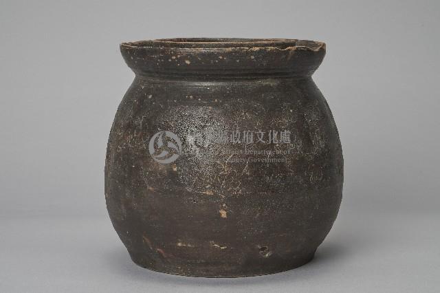 陶製紅胎黑釉有槽醃菜甕藏品圖，第1張