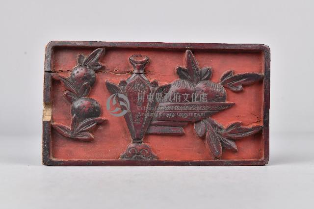 髹漆木雕牌飾藏品圖，第1張