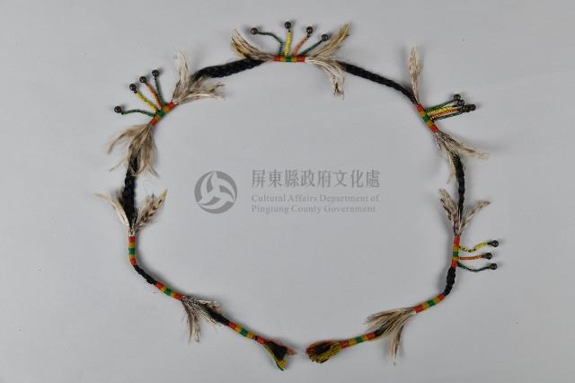 羽毛與串珠鈴鐺裝飾帶藏品圖，第1張