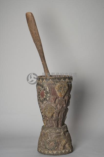 浮雕人像百步蛇木製杵臼組藏品圖，第1張