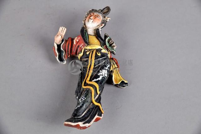 墨綠色宮裝女子像交趾陶藏品圖，第1張