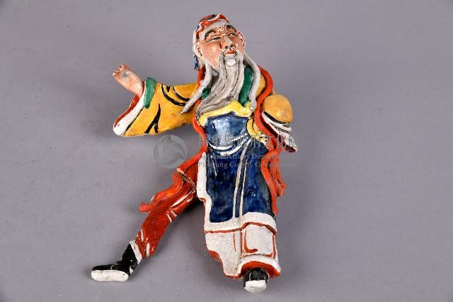 黃衣紅帶老人像交趾陶藏品圖，第1張