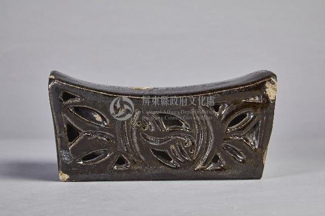 鏤雕葉紋雙一字陶枕藏品圖，第1張