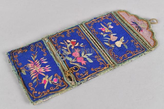 彩繡三夾層藍荷包藏品圖，第1張