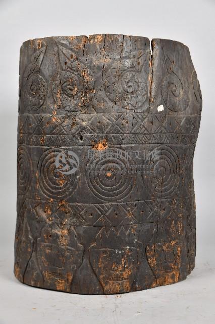 浮雕人面百步蛇幾何紋無底穀桶藏品圖，第5張