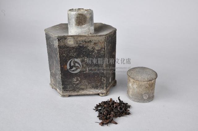 錫合金製素面六角茶葉罐藏品圖，第2張