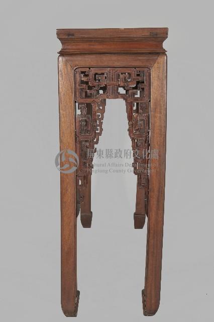 鏤雕四足馬蹄雲捲花草紋神案藏品圖，第4張