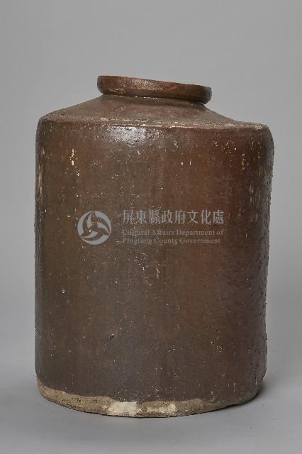 陶製灰胎深褐釉直筒酒甕藏品圖，第4張