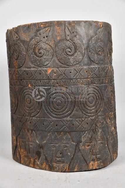 浮雕人面百步蛇幾何紋無底穀桶藏品圖，第4張