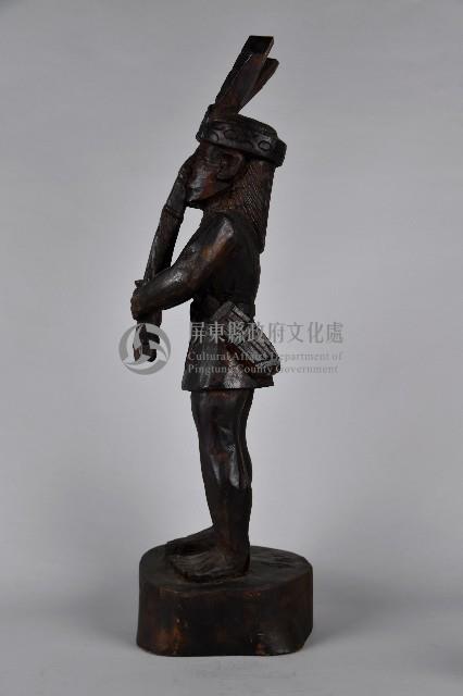 吹奏鼻笛男性木雕像藏品圖，第3張