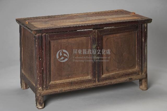 四足木製雙門櫃藏品圖，第2張