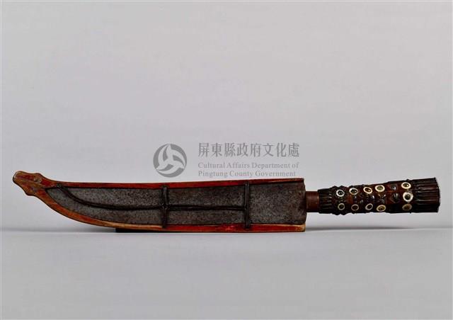 浮雕彩繪人面百步蛇紋佩刀藏品圖，第4張