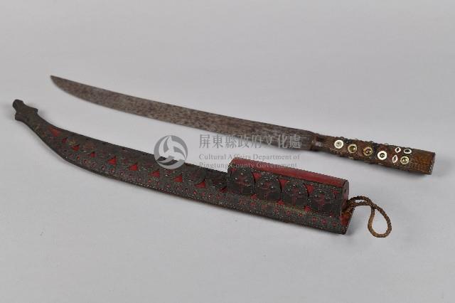 鏤雕鑲嵌金屬貝母佩刀藏品圖，第4張